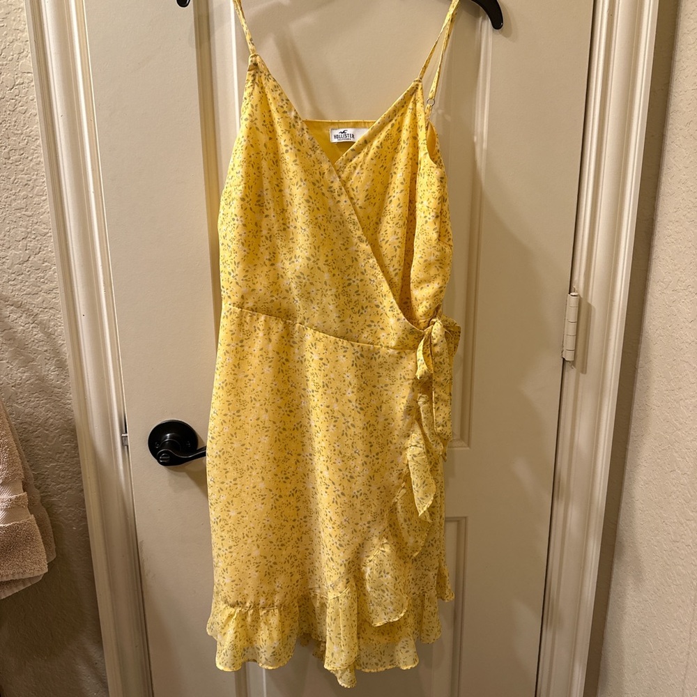 Women’s Yellow floral wrap dress